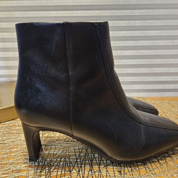 Clarks Seren 55 Bootie (Women) Blk Leather Ankle Boots Size 8 - Picture 3 of 9